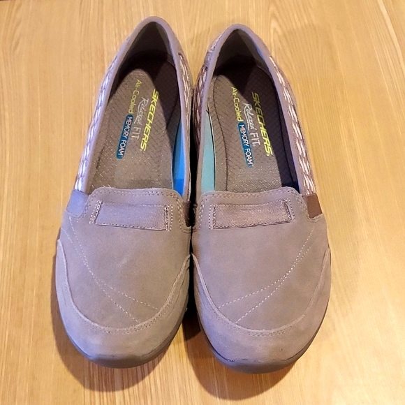 NWOT Women's Sketchers Relaxed Fit Air Cooled Memory Foam Sneakers Size 7.5 - Picture 1 of 7
